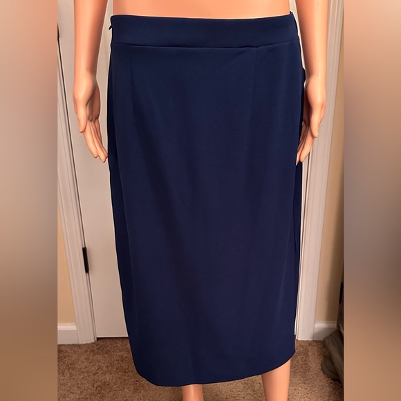 Royal navy two piece suit in a size XL.
Like new - Picture 9 of 9